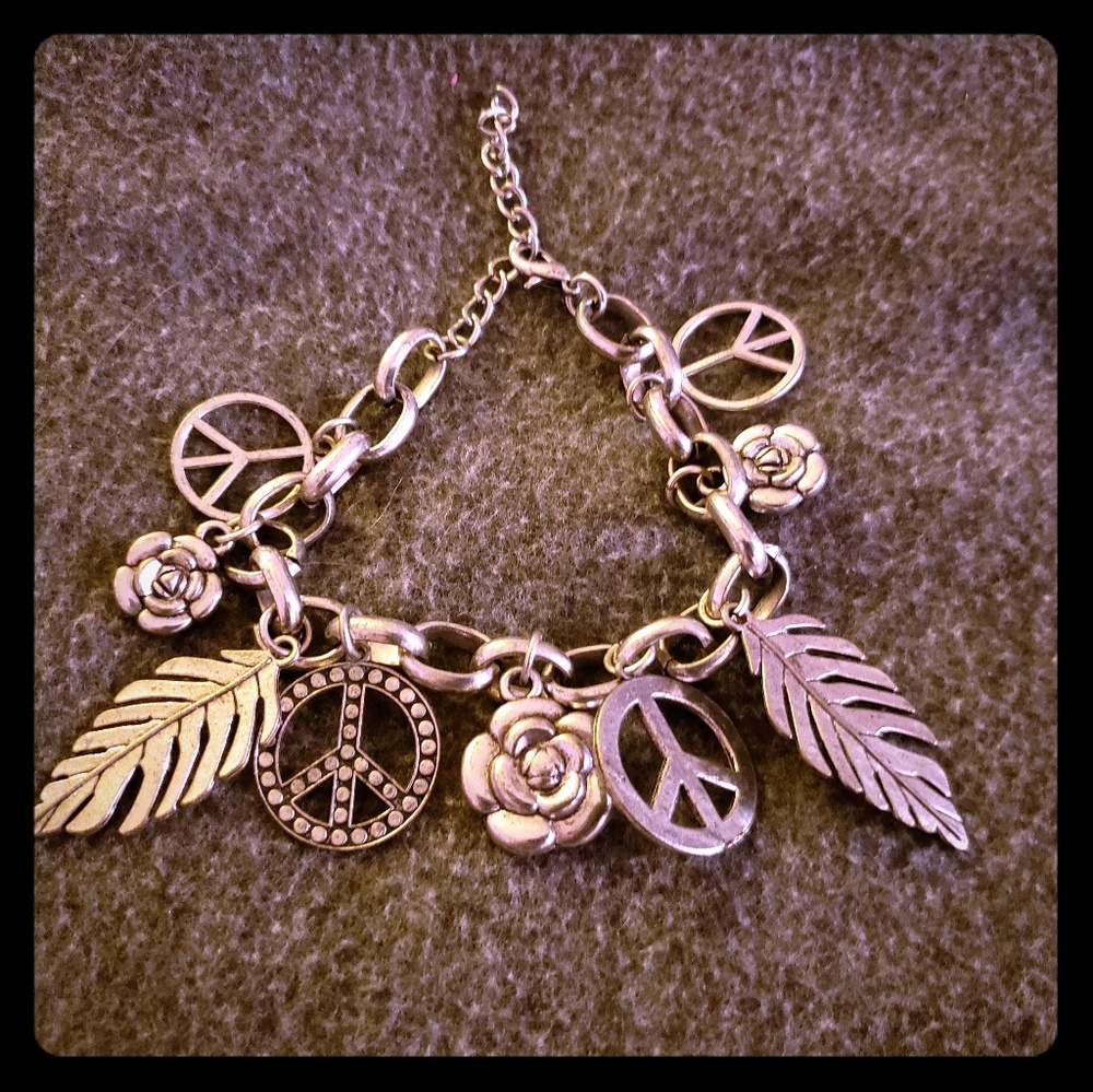 Love and piece feather bracelet